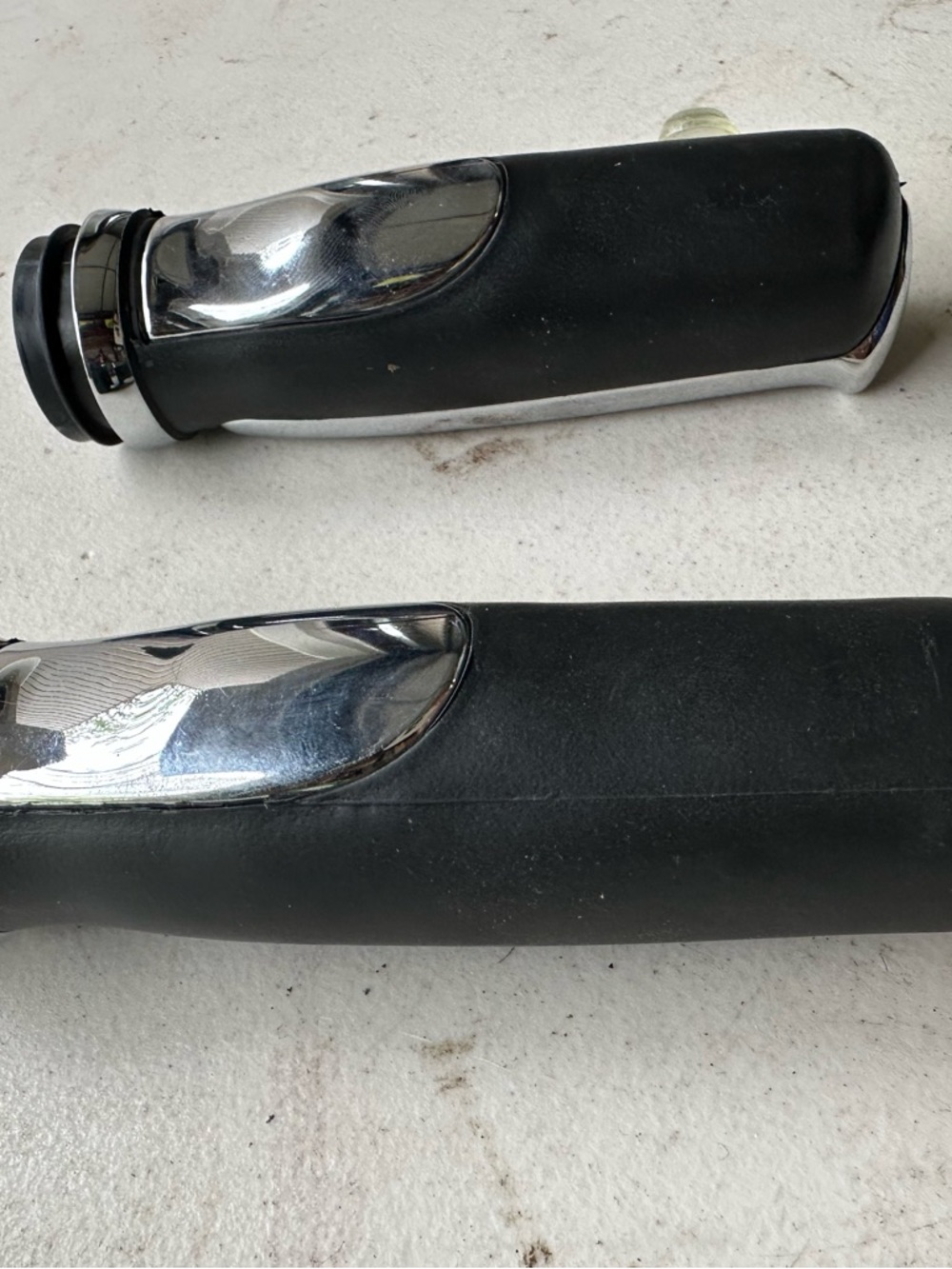 Harley-Davidson Black and Chrome Comfort Grips
